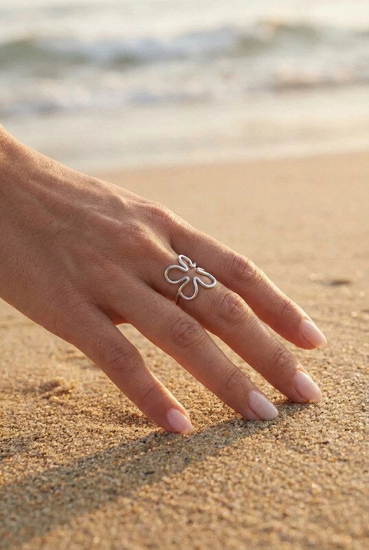 ✨ Bague Elina – Design Organique & Modernité Floral 🌸✨