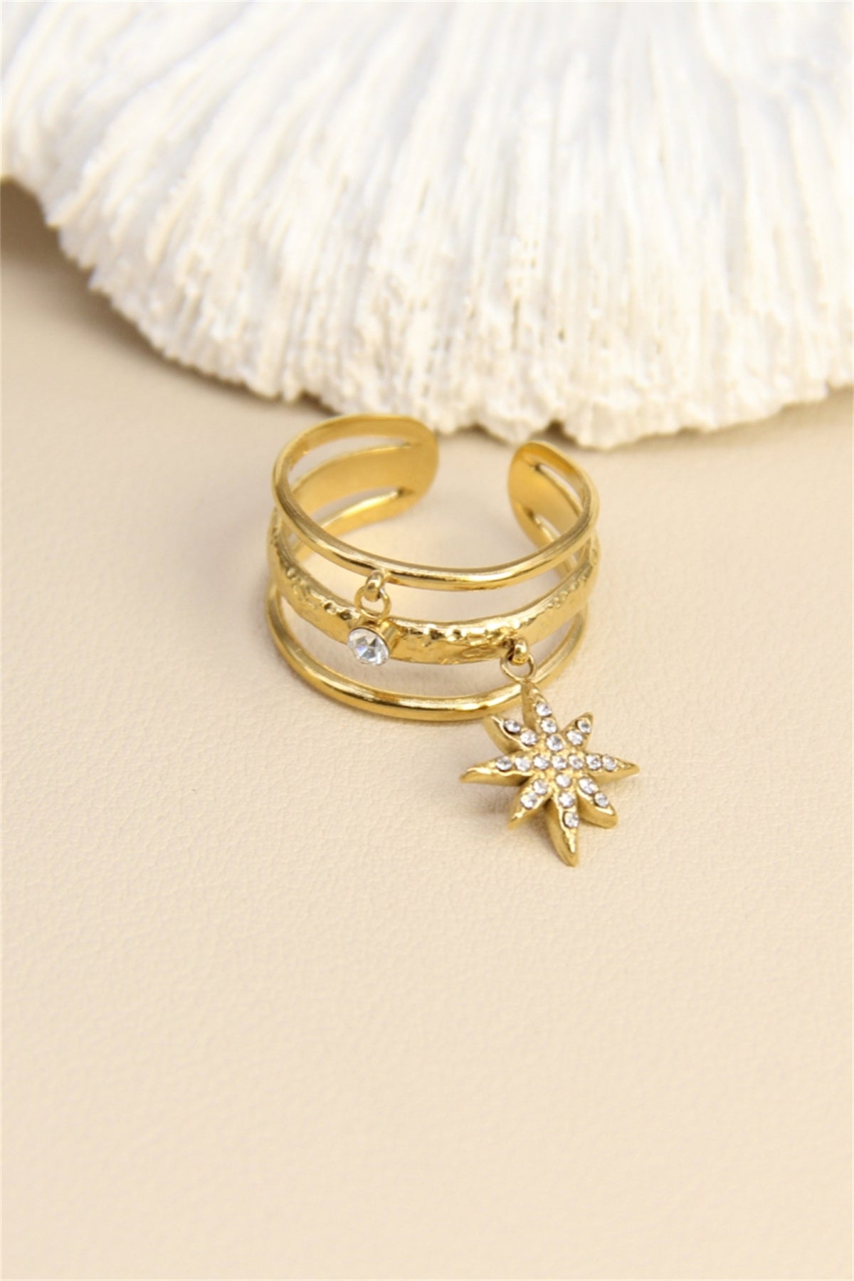 ✨ Bague Stella – Élégance céleste au bout des doigts ✨