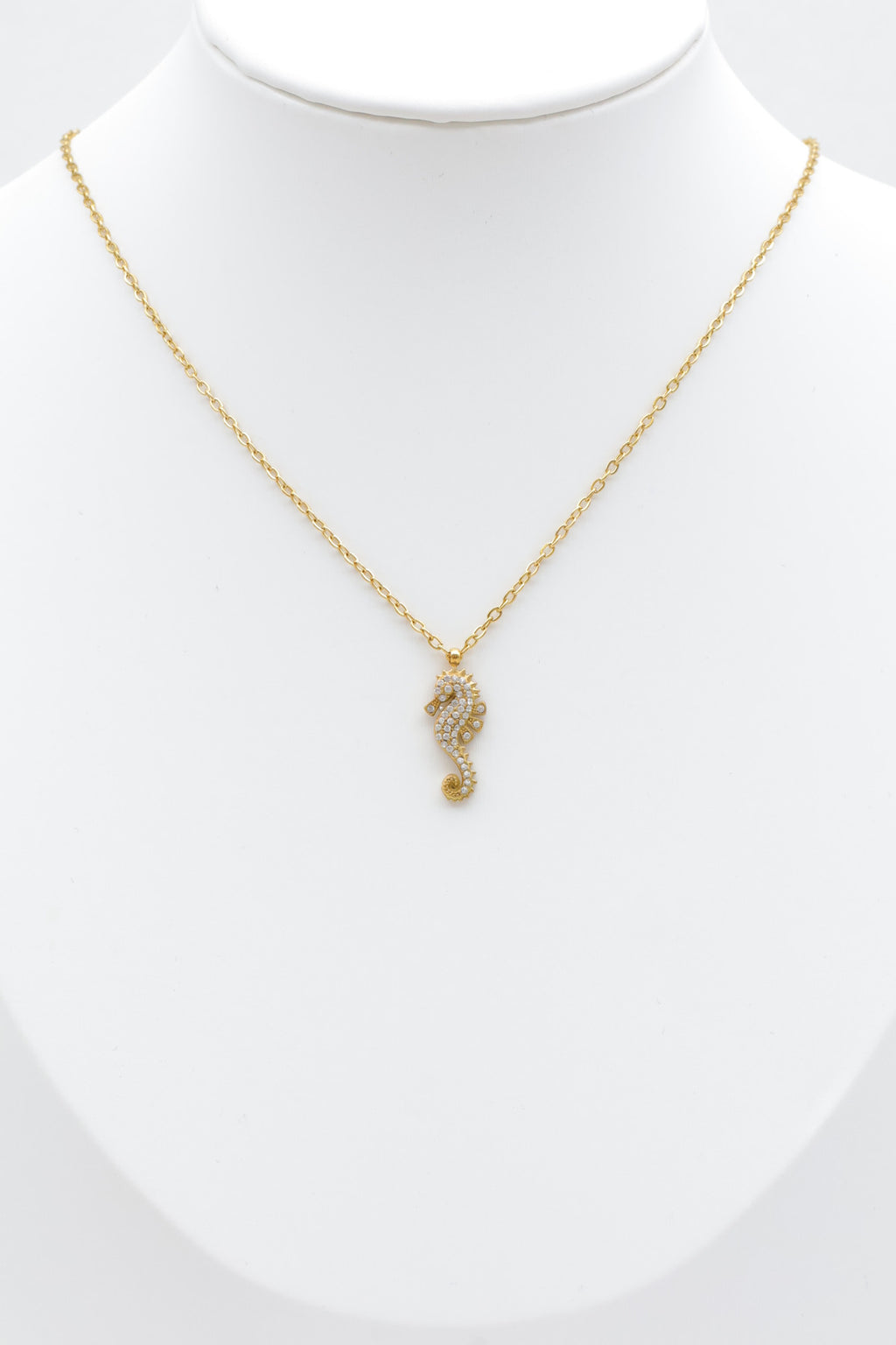 ✨ Collier Moana – Pendentif Hippocampe Scintillant 🌊✨