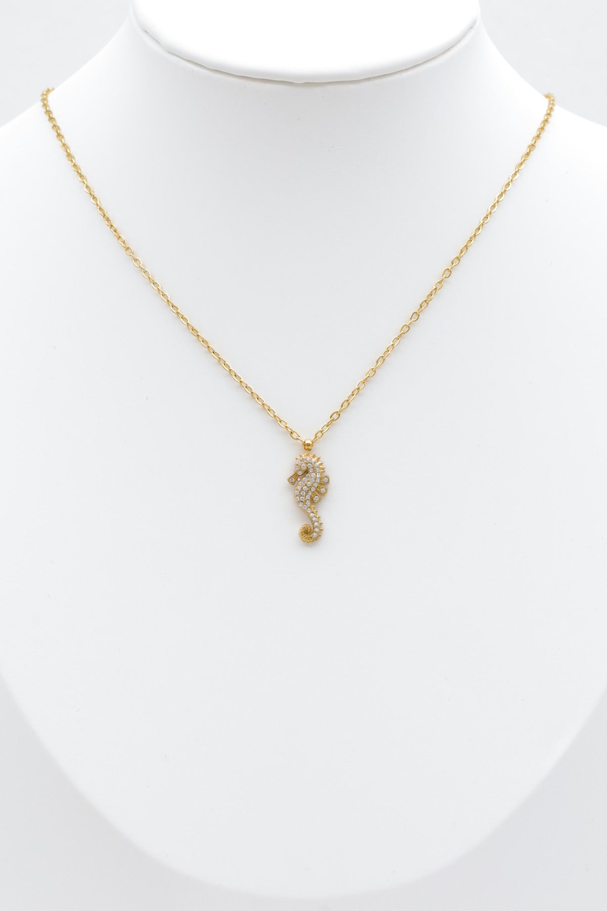 ✨ Collier Moana – Pendentif Hippocampe Scintillant 🌊✨