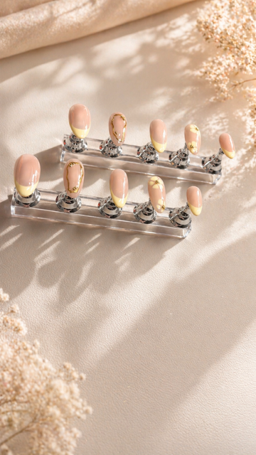 ✨ Press-on nails nude & dorés – Élégance minimaliste ✨