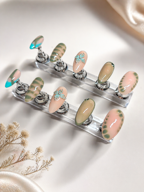 🌿 Press-on nails nude, vert sauge & turquoise – Élégance florale 🌿